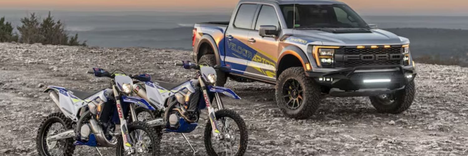 Viajar en grupo con camionetas 4x4 y motos